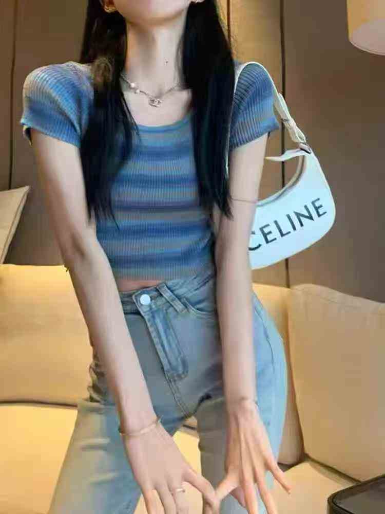 靓妹条纹针织短袖