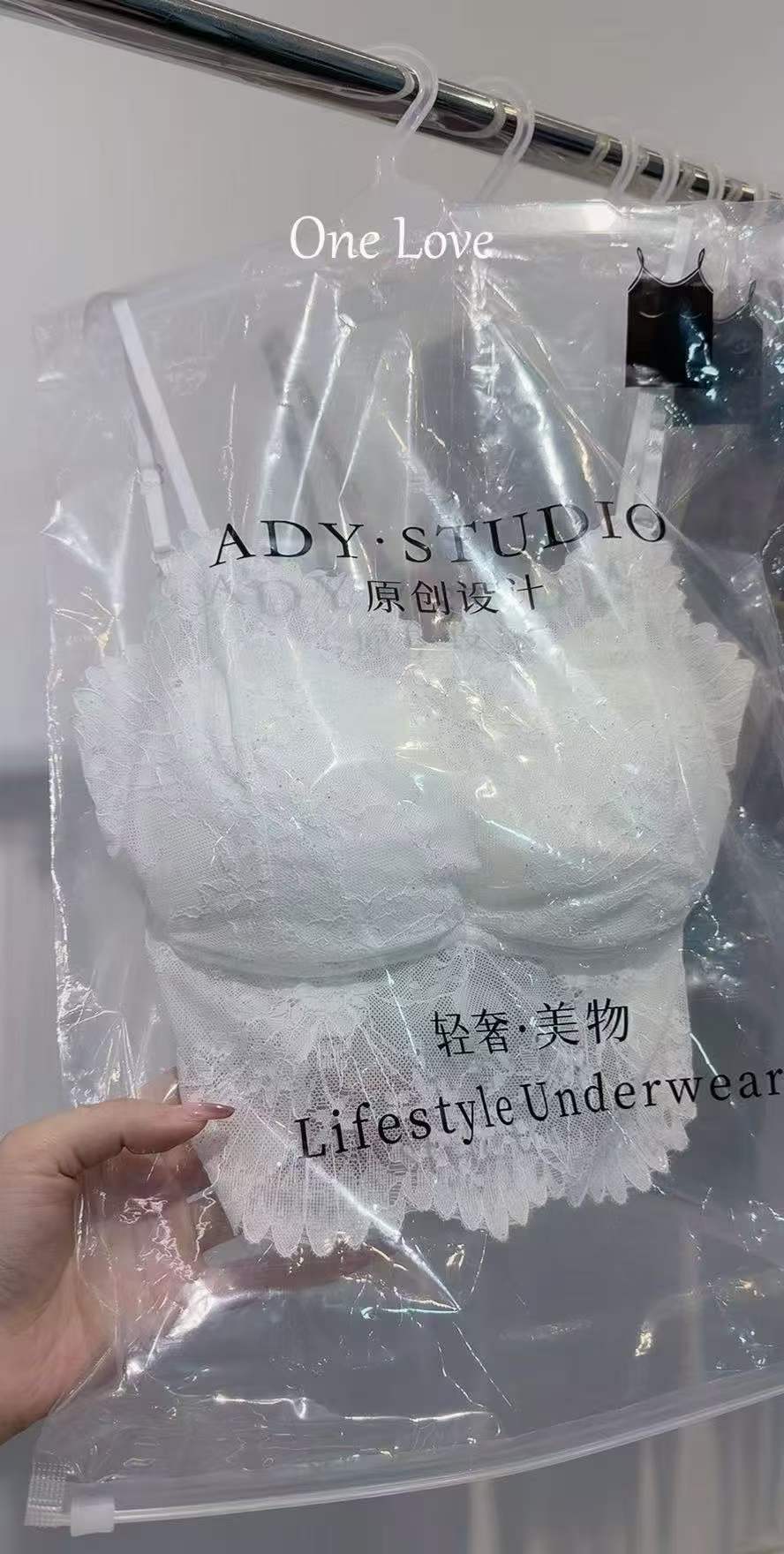 带胸垫高档美背
